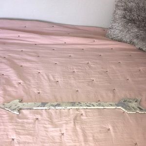 Faux animal fur arrow